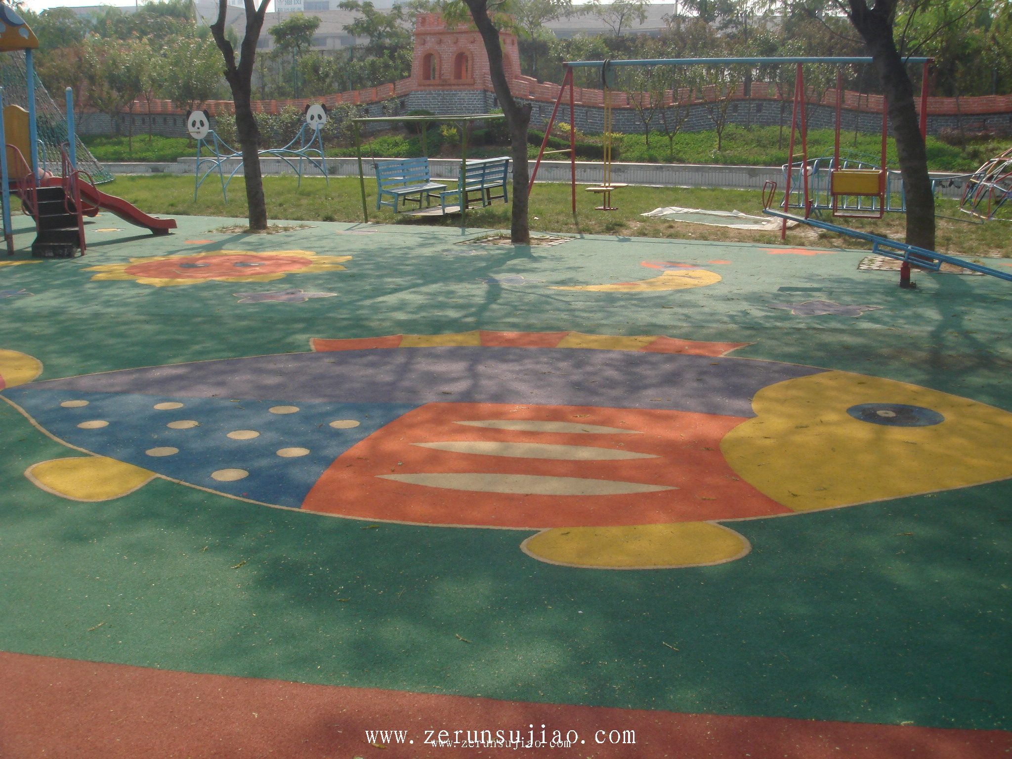 彩色幼儿园塑胶地面、幼儿园地面材料、幼儿园塑胶操场施工