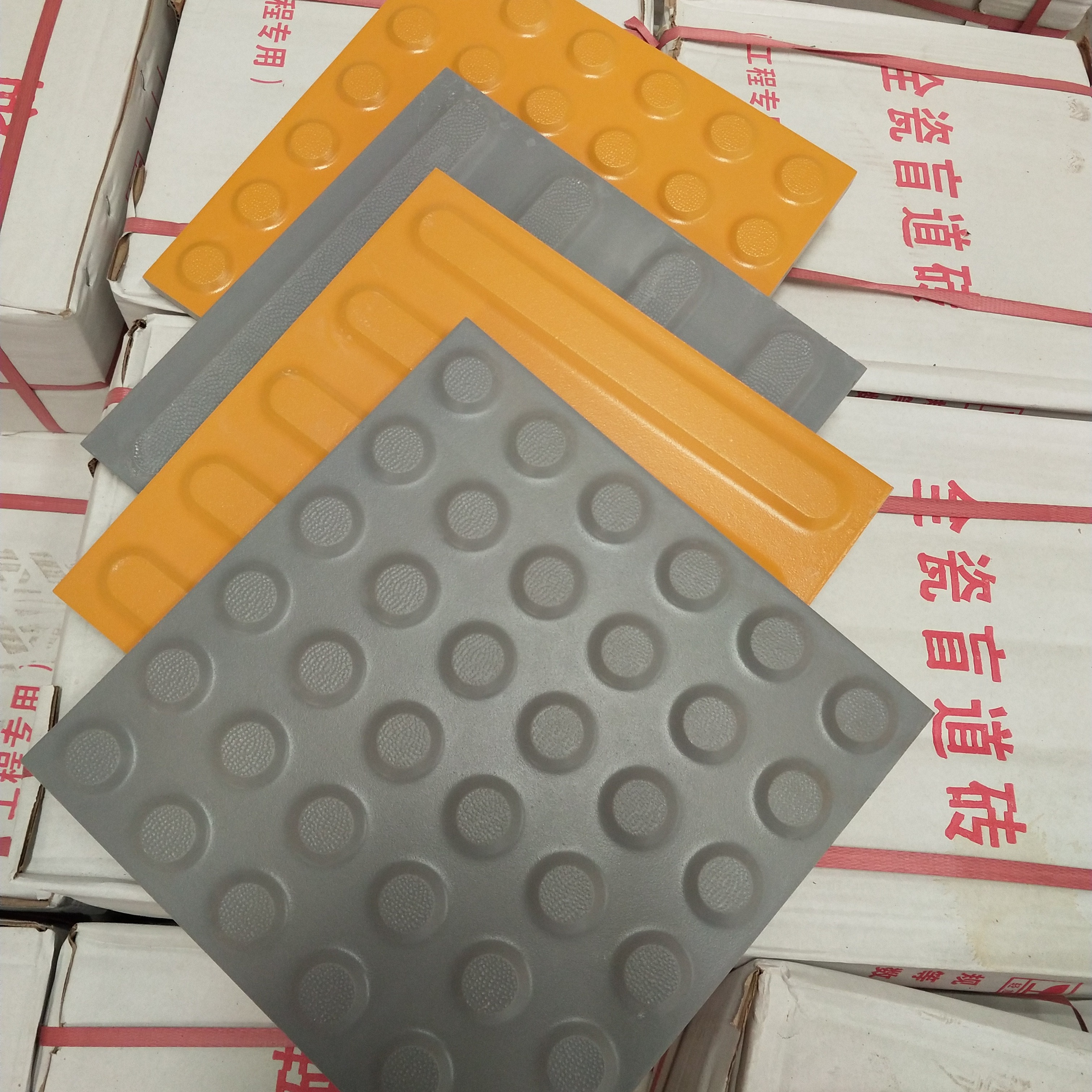 盲道地砖研发生产销售 中冠以全瓷盲道砖的质量为核心