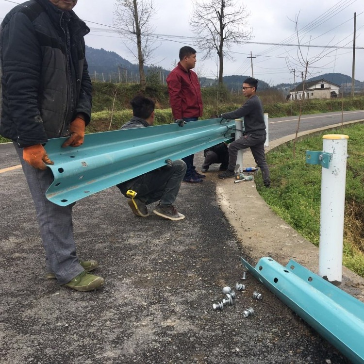 贵州兴义通村公路波形护栏 乡村道路波形钢护栏 可送货安装