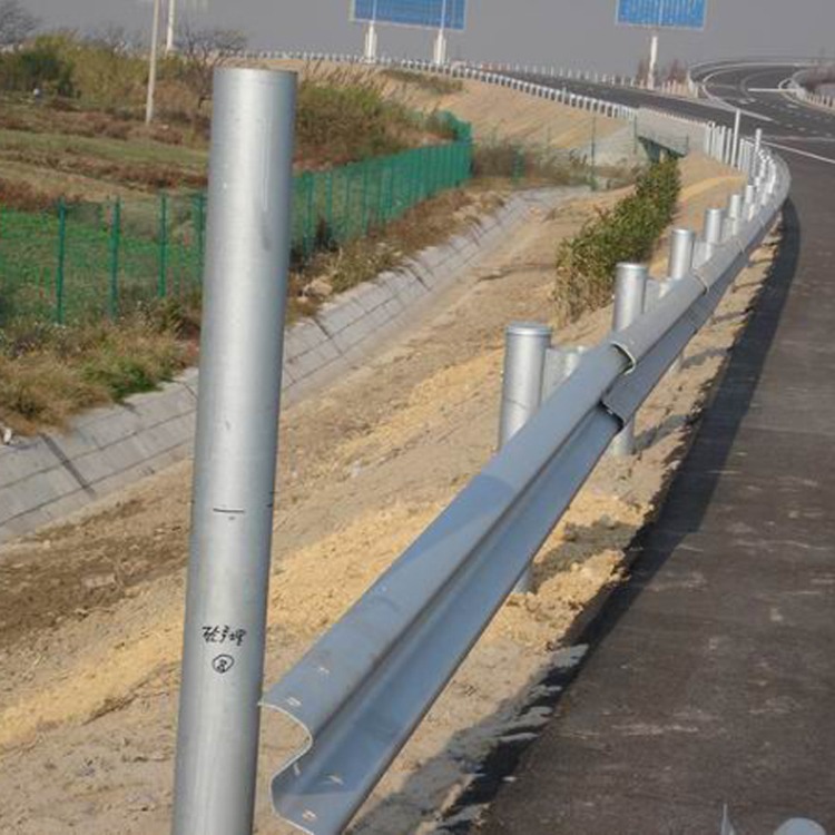 波形护栏，防撞波形护栏，乡村公路防护栏，双波护栏板，护栏配件
