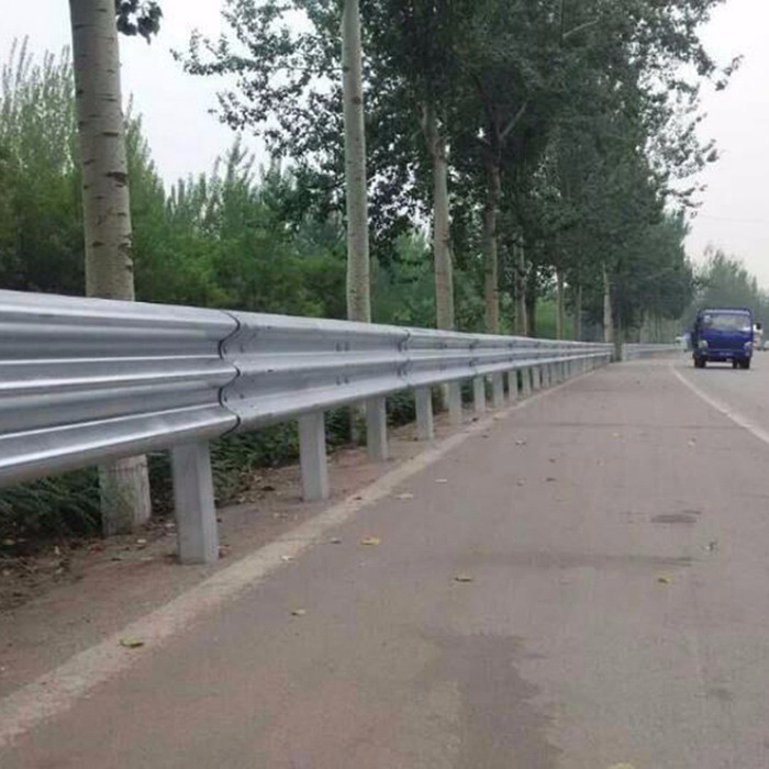 公路防护栏多少一米广西波形护栏厂家高速波形护栏单价