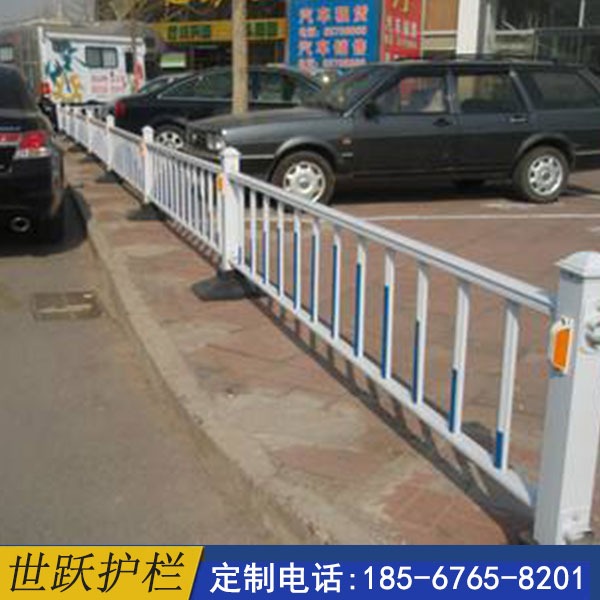 道路护栏	/ 市政护栏	/ 钢质道路护栏 / 护栏厂家规格齐全，量大优惠