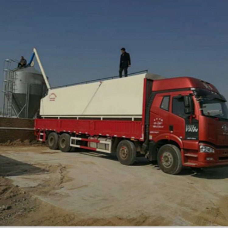 运输30吨的散装饲料罐车 饲料罐车的价格南北农牧提供