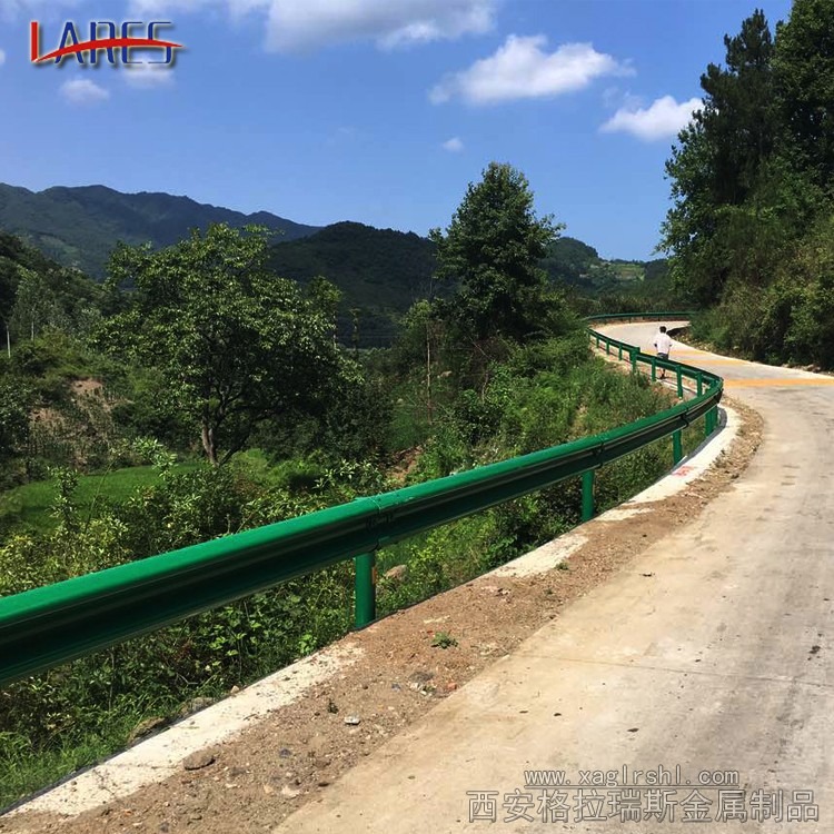 榆林高速路波形护栏 乡村道路防撞护栏 单波护栏板 波形护栏板品质保证大量生产