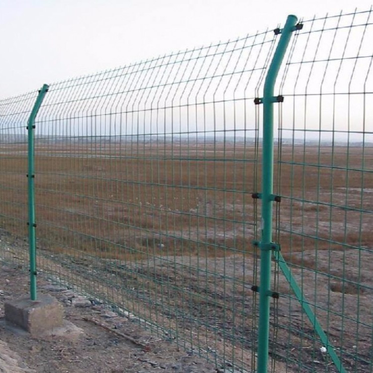 安阳厂家供应现货护栏网 框架护栏网 车间隔离网 公路防护网 养殖网