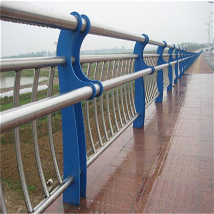 防撞护栏现货 不锈钢复合管护栏 外衬不锈钢复合管护栏 可加工定制