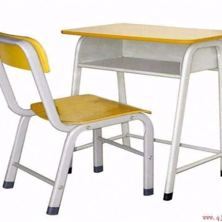 广西哪里有学生课桌椅定制厂家，   南宁课桌椅学生批发价格