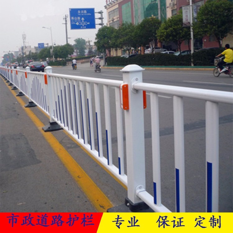 城市交通道路护栏 市政中心分流隔离钢栏杆 美观耐用