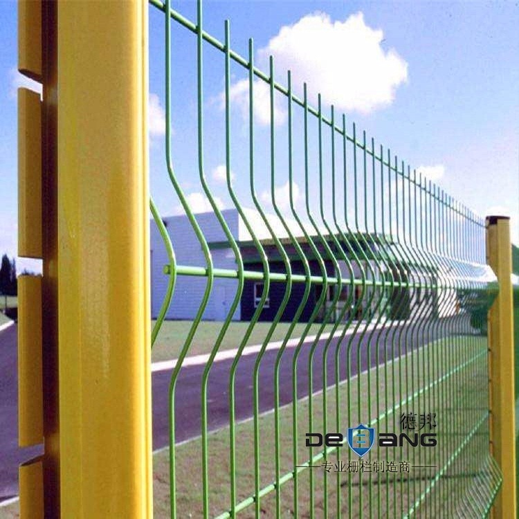 铁路桥梁护栏定制厂家，9001和AAA质量体系认证。德邦护栏值得信赖