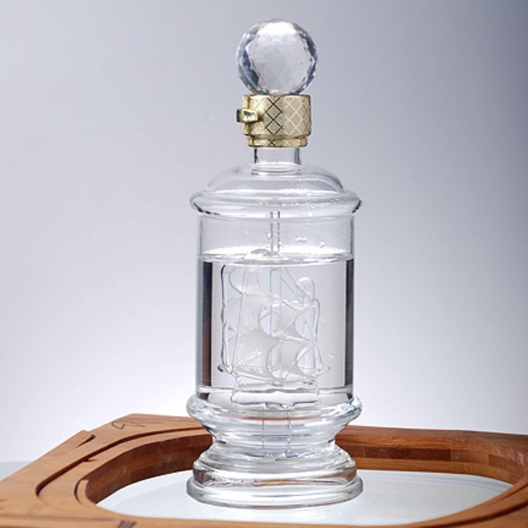 圆柱玻璃酒瓶精美玻璃工艺白酒瓶定制内置帆船造型玻璃酒瓶