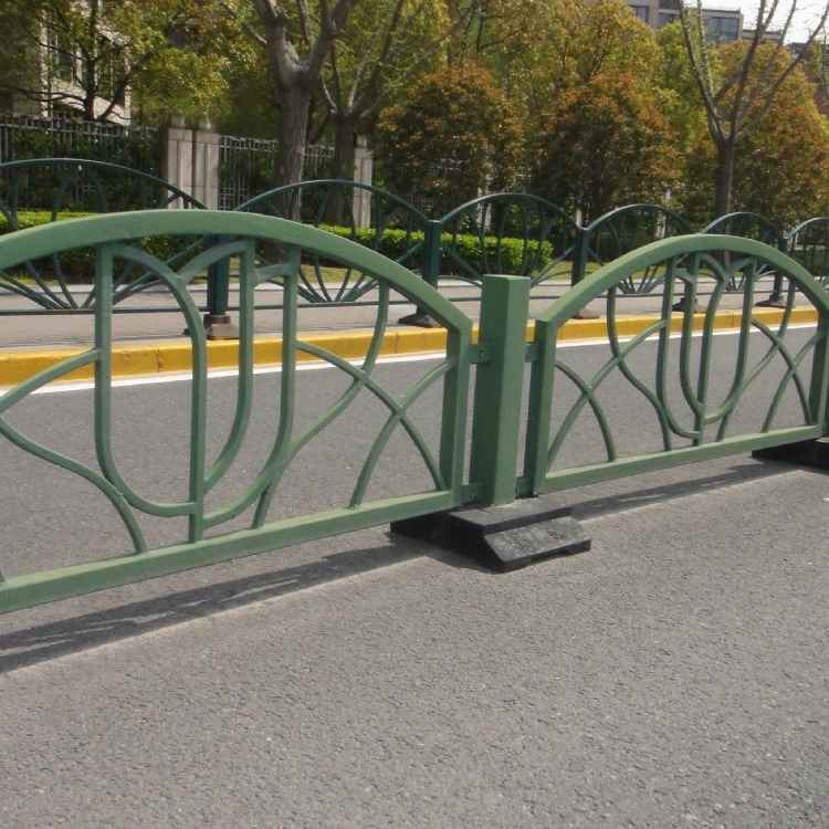 金路护栏厂家  生产批发无锡惠山区 锌钢道路护栏  花式道路隔离栏