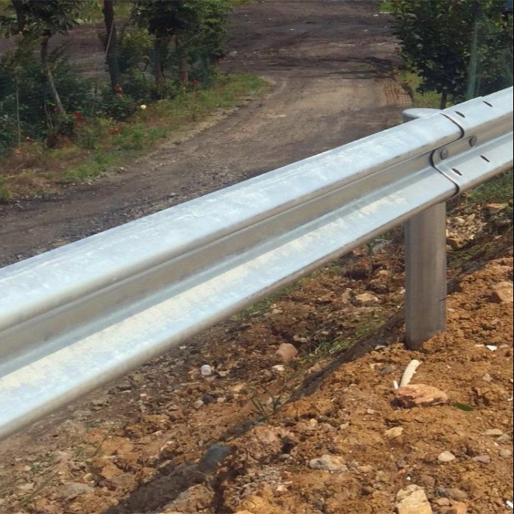 生产Q235波形护栏 热镀锌喷塑护栏板 高速公路乡村道路护栏板