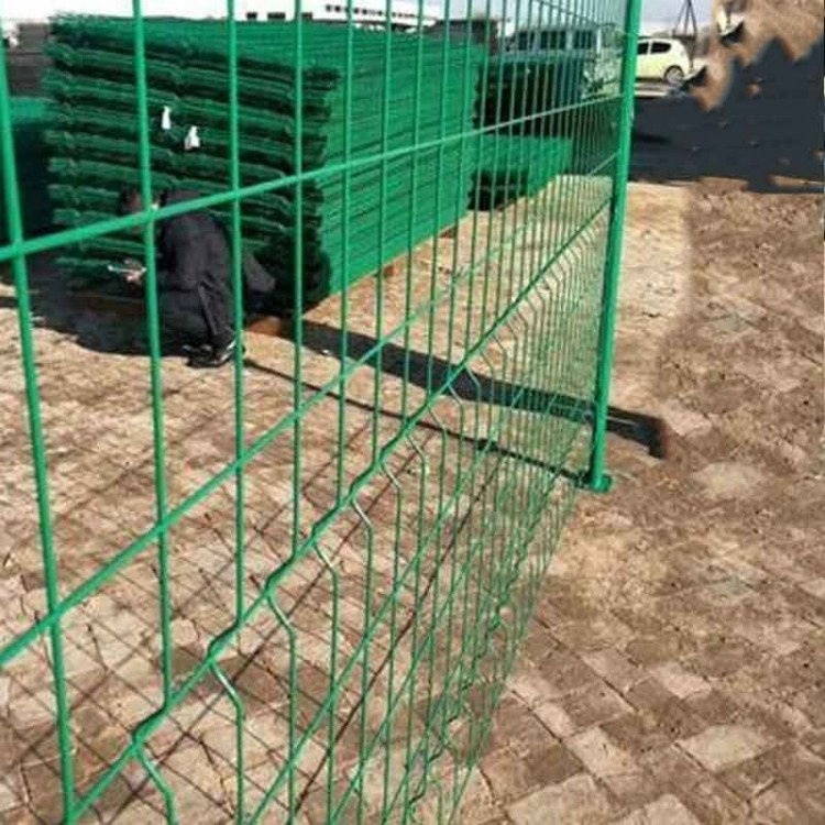 养殖铁丝护栏网 双边丝护栏网 厂区隔离护栏网现货供应