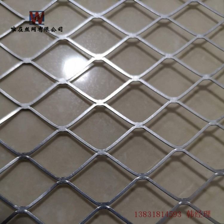 小钢板网 轻型钢板网 轧平镀锌菱形网 浸塑音响网价格