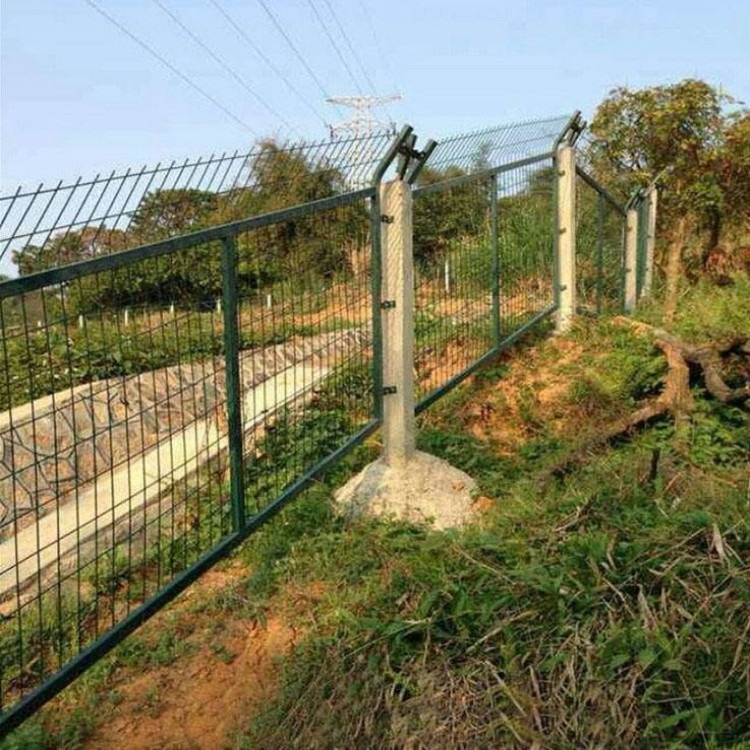 刺铁丝护栏 深圳铁路修建专用护栏网栅栏 广州围墙加高网