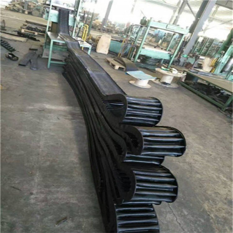 青岛钢丝胶带，钢丝绳芯输送带橡胶产品厂家