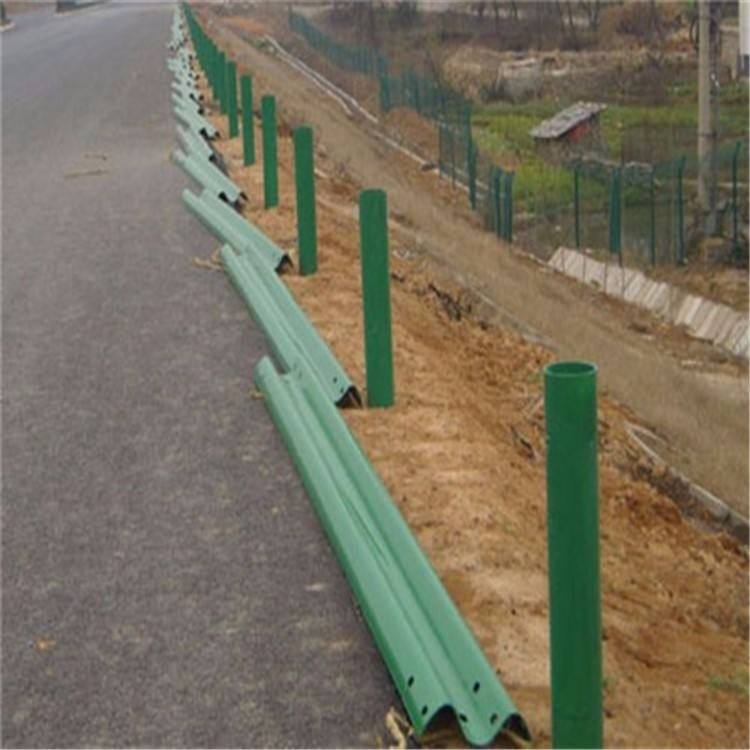 厂家全国直销波形护栏板热镀锌立柱乡村公路护栏规格齐全包安装厂家直销