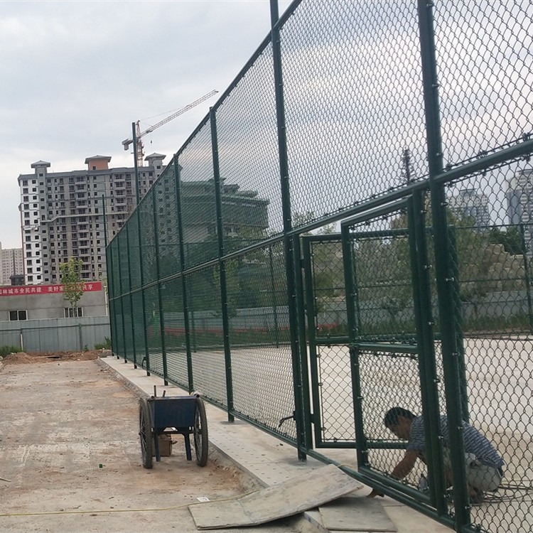 体育场隔离栅报价  临平市球场绿色围栏 操场隔离防护网源头厂家