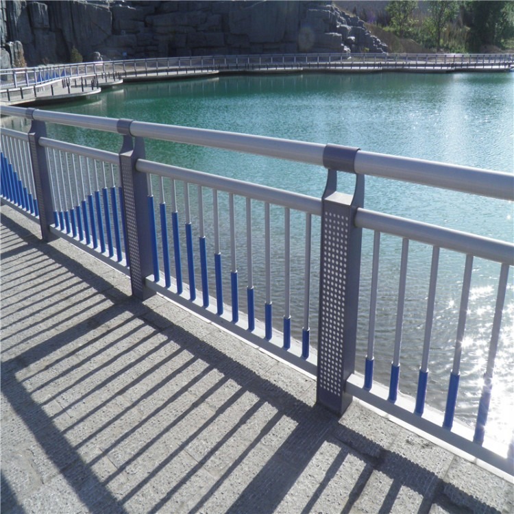 不锈钢道路防撞护栏 不锈钢精美桥梁灯光护栏 安装生产  桥梁供应护栏生产 提供安装