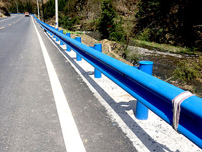 贵州高速公路波形护栏厂-专注波形护栏品质-价格实惠