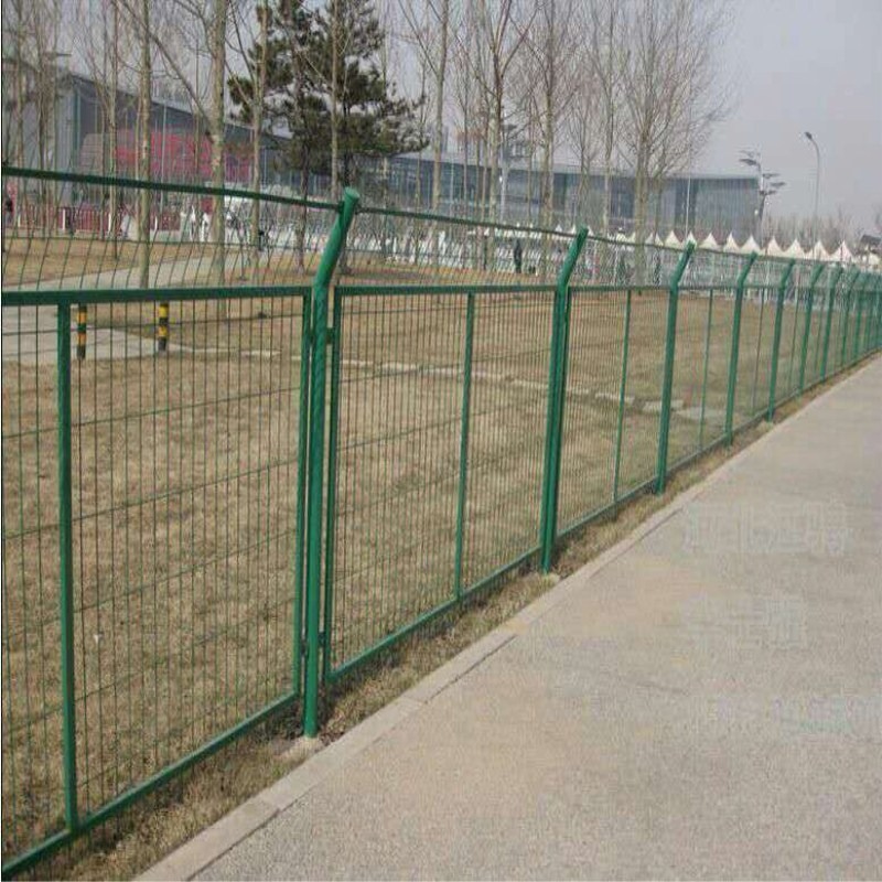 高速边界框架护栏现货 林地防护铁丝护栏网 水库围栏网厂家