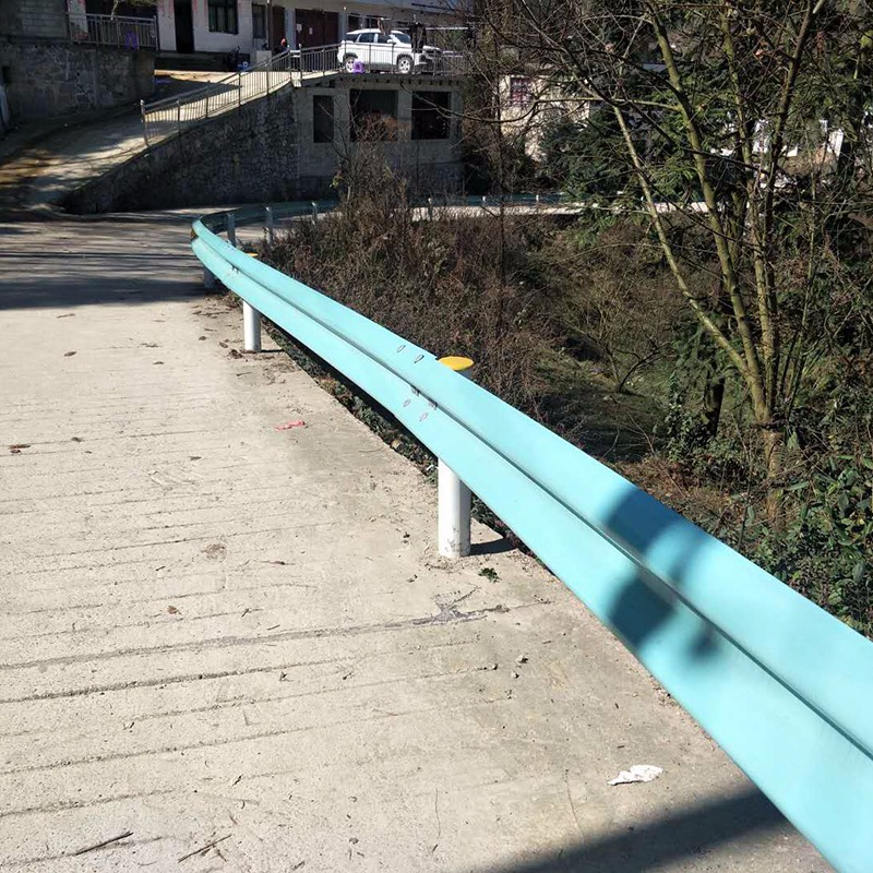 贵州生产波形护栏厂家在线咨询波形护栏安装人工费公路波形护栏的材质