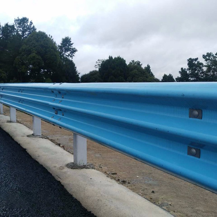 贵阳加强型波纹防护栏厂家供应单面波形梁钢护栏高速公路路侧护栏