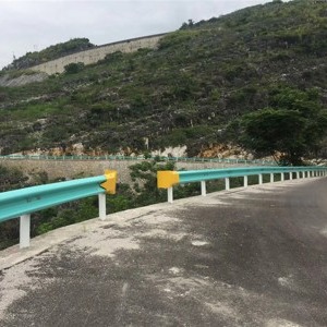 贵州高速公路波形护栏价格 防撞护栏农村道路护栏厂家生产