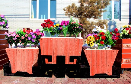 新疆道路花箱 华庭美居塑木花箱 塑木花箱生产厂家