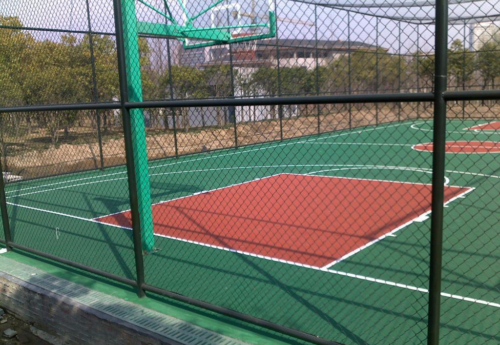 厂家供应江西抚州篮球场围栏 绿色隔离栅抚州球场护栏网专家安装便捷