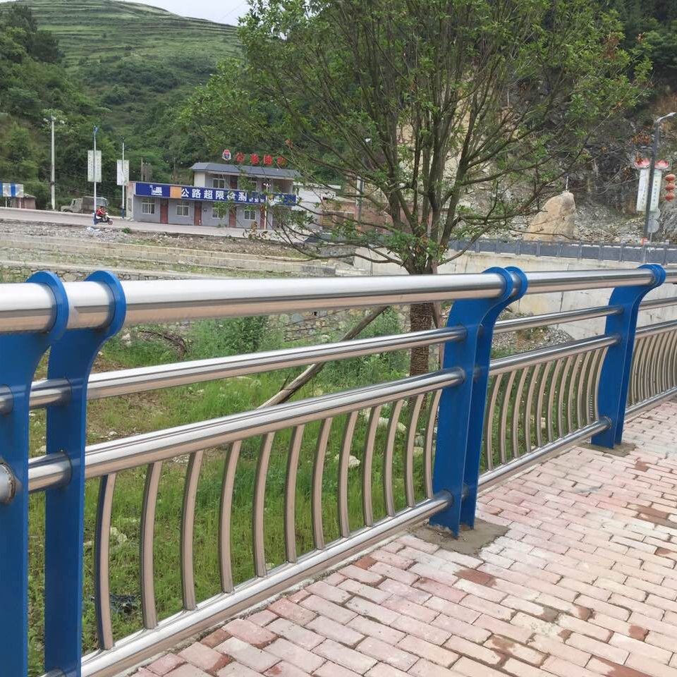 贵州不锈钢护栏/不锈钢复合管护栏/桥梁河道护栏生产销售安装