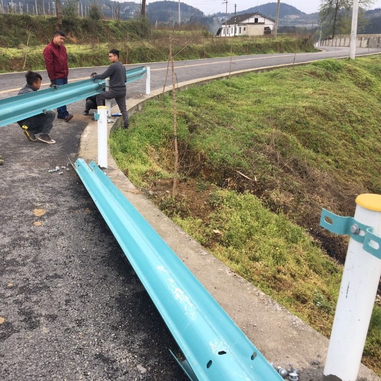 厂家生产高速公路防撞波形护栏板喷塑工艺波形护栏板可定制