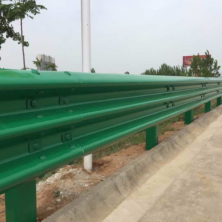 高速路护栏生产厂家贵阳波形防护栏厂家高速护栏打桩价格公路防护栏