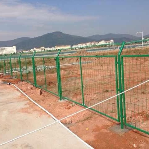 广州钢丝网厂家 浸塑铁丝网  绿化带护栏网价格  惠州围栏网现货