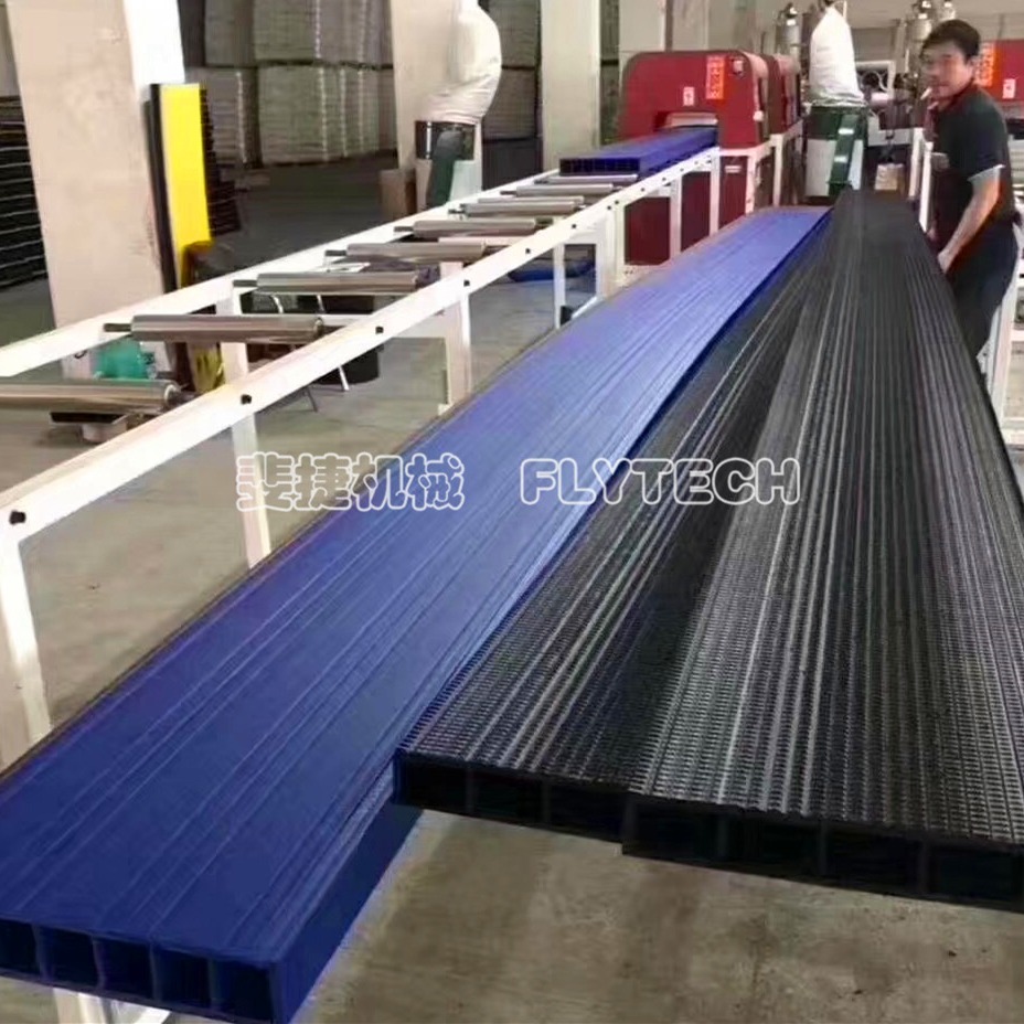 张家港市斐捷机械热卖pe海洋踏板生产线设备 塑胶渔排生产线