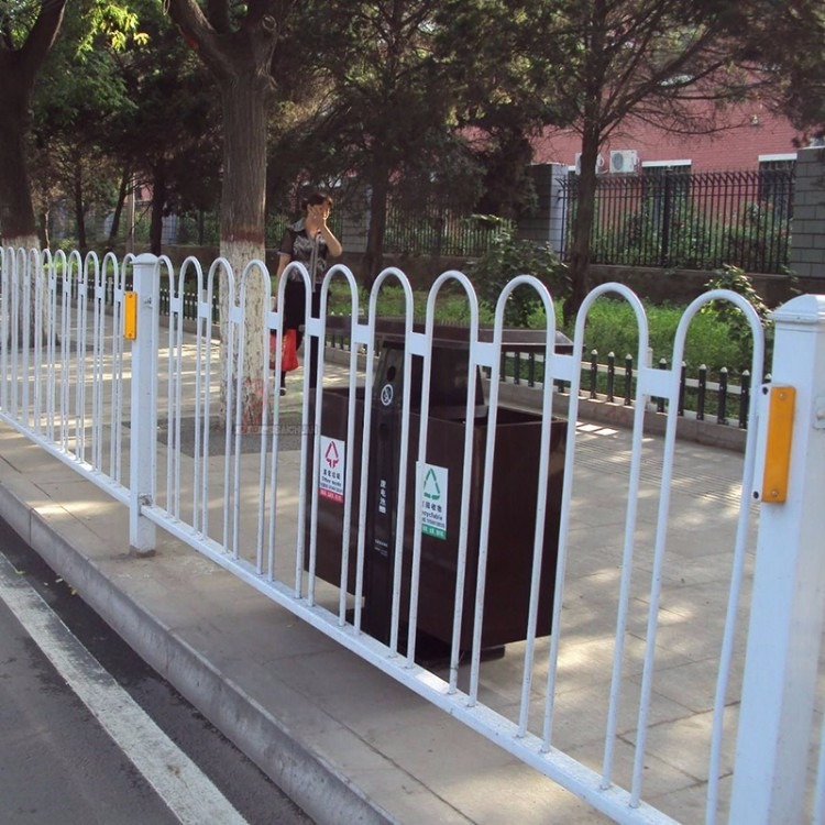 南安京式道路护栏公路马路隔断防撞设施围栏隔离栏锌钢交通防护栏