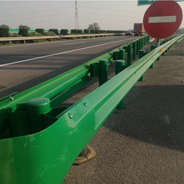 道路防撞波形护栏三波安全围栏W型锌钢护栏 M型喷塑护栏高速公路护栏板