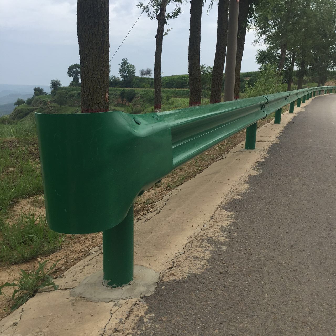 农村公路波形钢护栏板|陕西公路防护栏生产厂家 现货热卖高速公路防撞护栏板