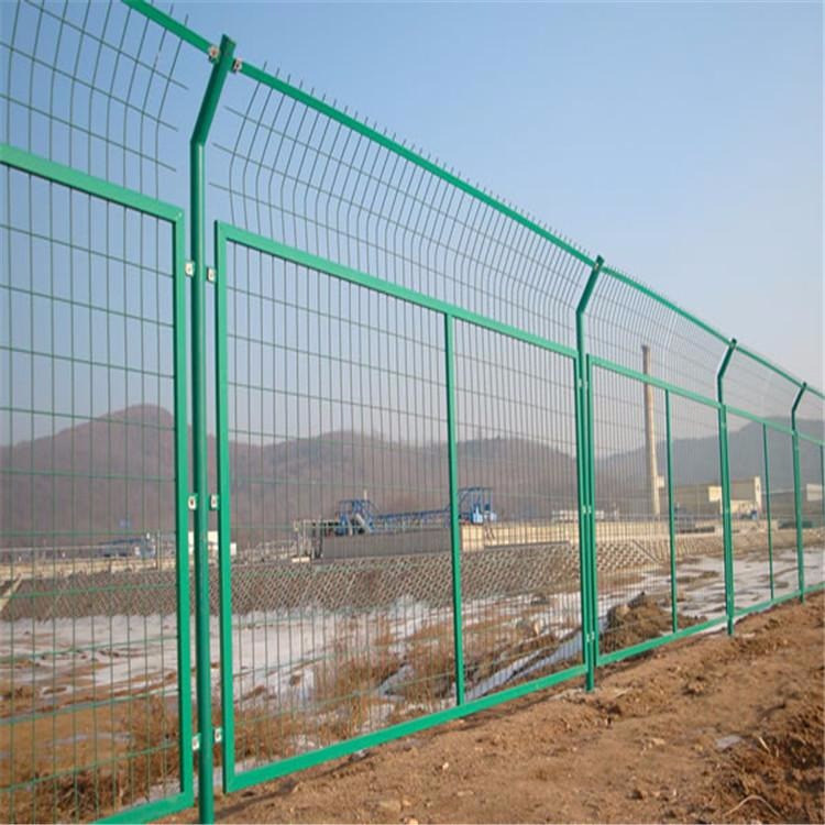 贵州世腾双边丝护栏网高速公路围栏网厂家价格
