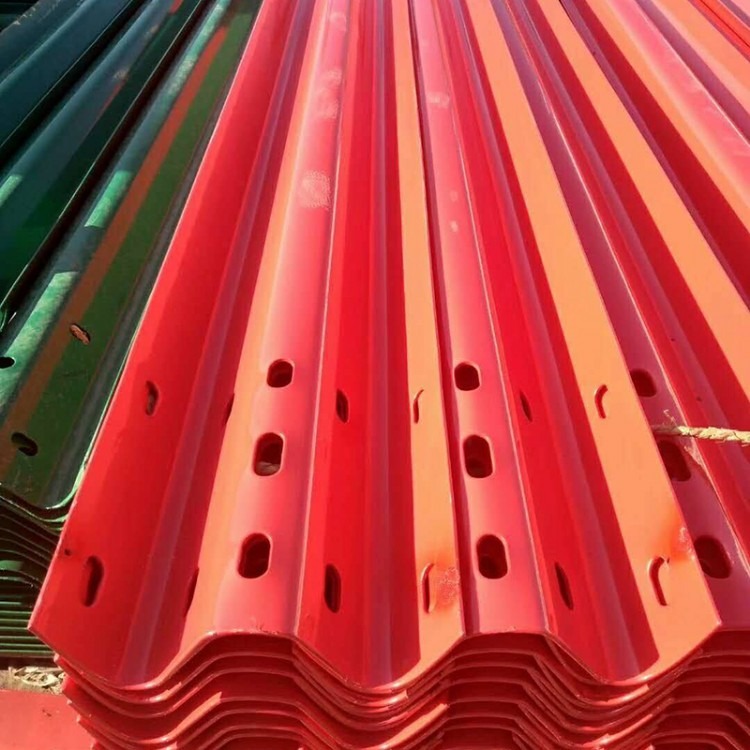 三波喷塑波形护栏板生产厂家 高速公路专用护栏板 三波镀锌护栏板