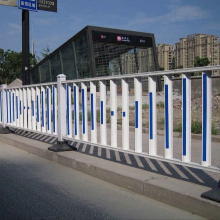 福建莆田石狮道路护栏 锌钢护栏围栏 公路隔离栏杆 交通设施防撞活动护栏