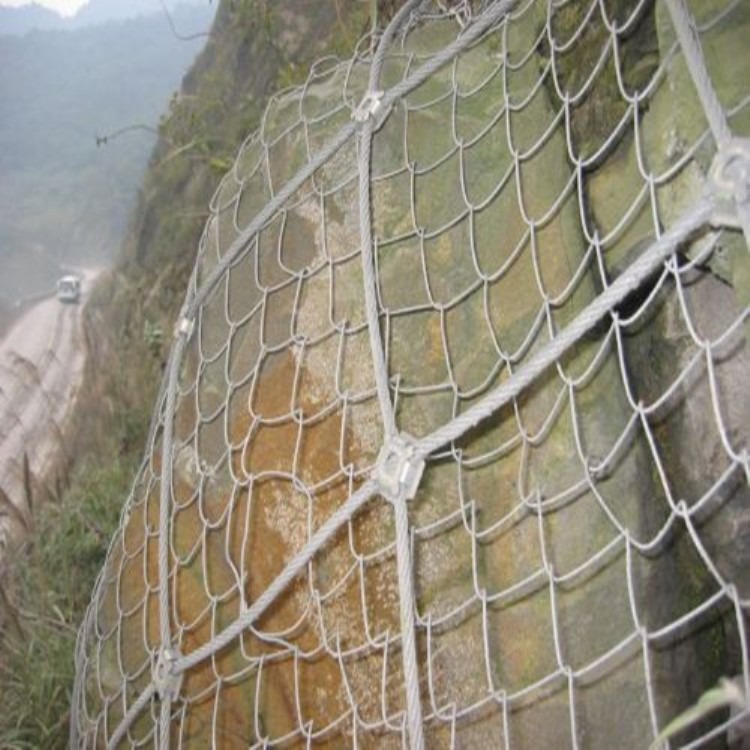 新疆边坡防护网4.5*4.5米现货覆盖包裹在所需防护斜坡或岩石上