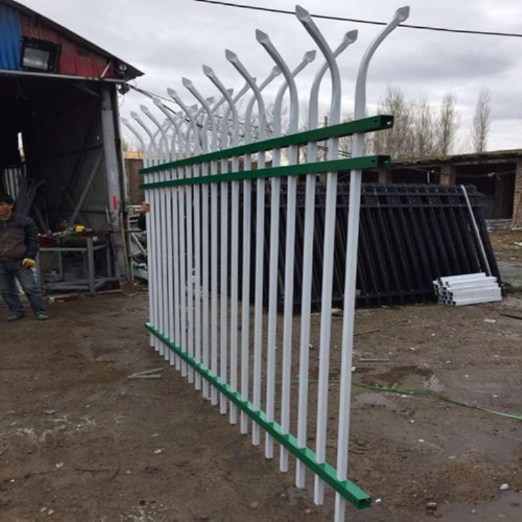 新疆铁艺护栏网厂家生产的铁艺护栏美观安装便捷
