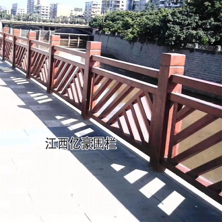 广东梅州河岸鱼池塘仿木栏杆，江门旅游景区仿木护栏围栏厂家