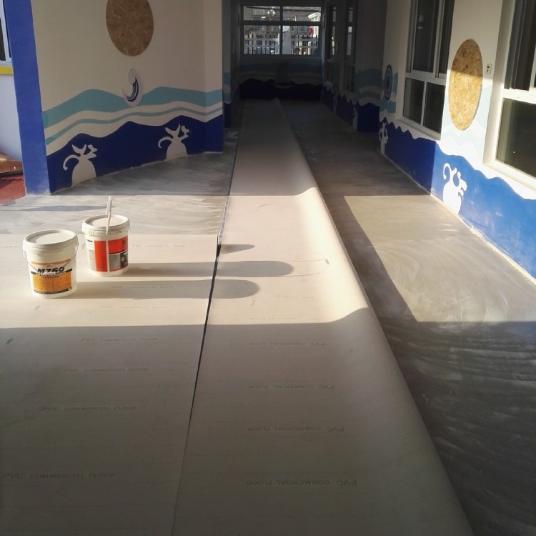 金湖塑胶地板施工队伍 pvc地胶施工价格 塑胶地板安装师傅