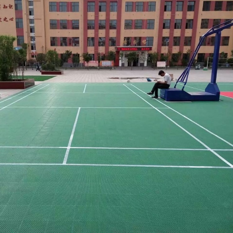 篮球场拼装地板  羽毛球场运动地板 包安装 全国施工
