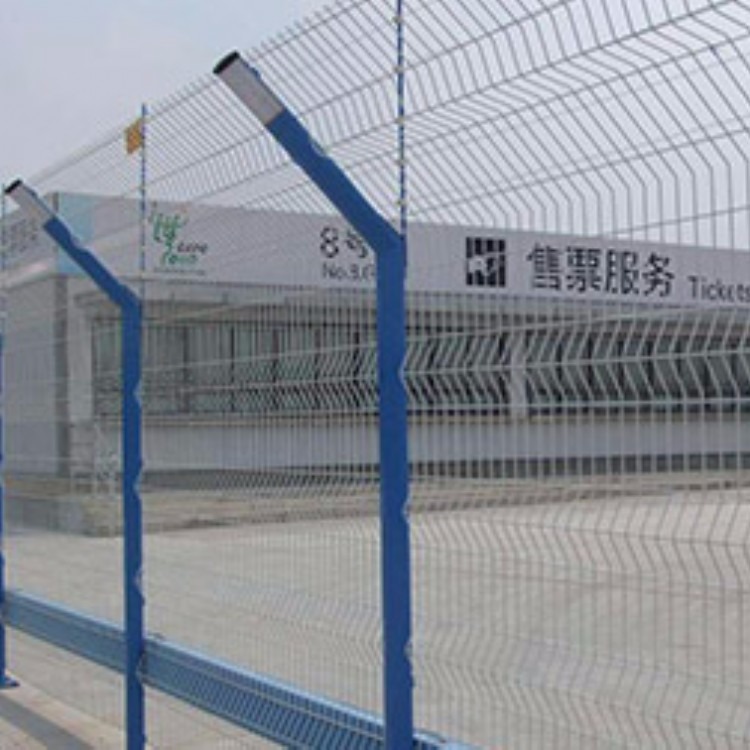 河池护栏网厂家生产直销小区护栏网 球场护栏网 公路护栏网