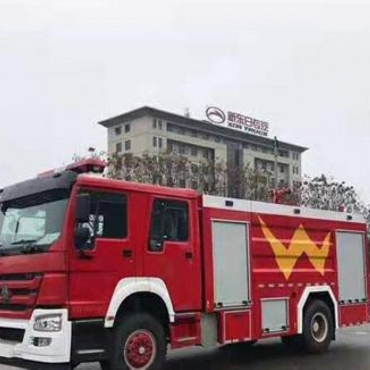 重汽豪沃消防车8吨水罐消防车价格实惠质量可靠
