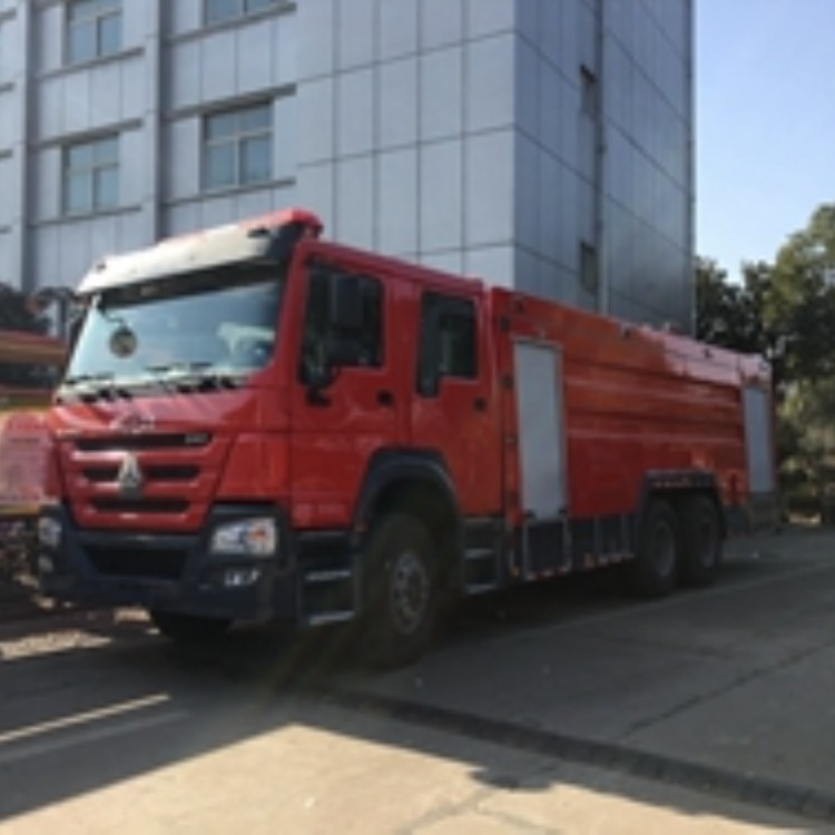 重汽豪沃水罐消防车16吨水罐消防车价格配置厂家供应