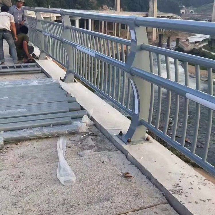 江苏金路护栏厂家直销定制桥梁护栏